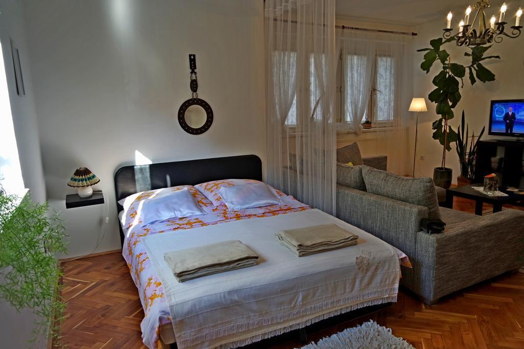 Belvarosi Studio Apartman Gyor Exterior photo